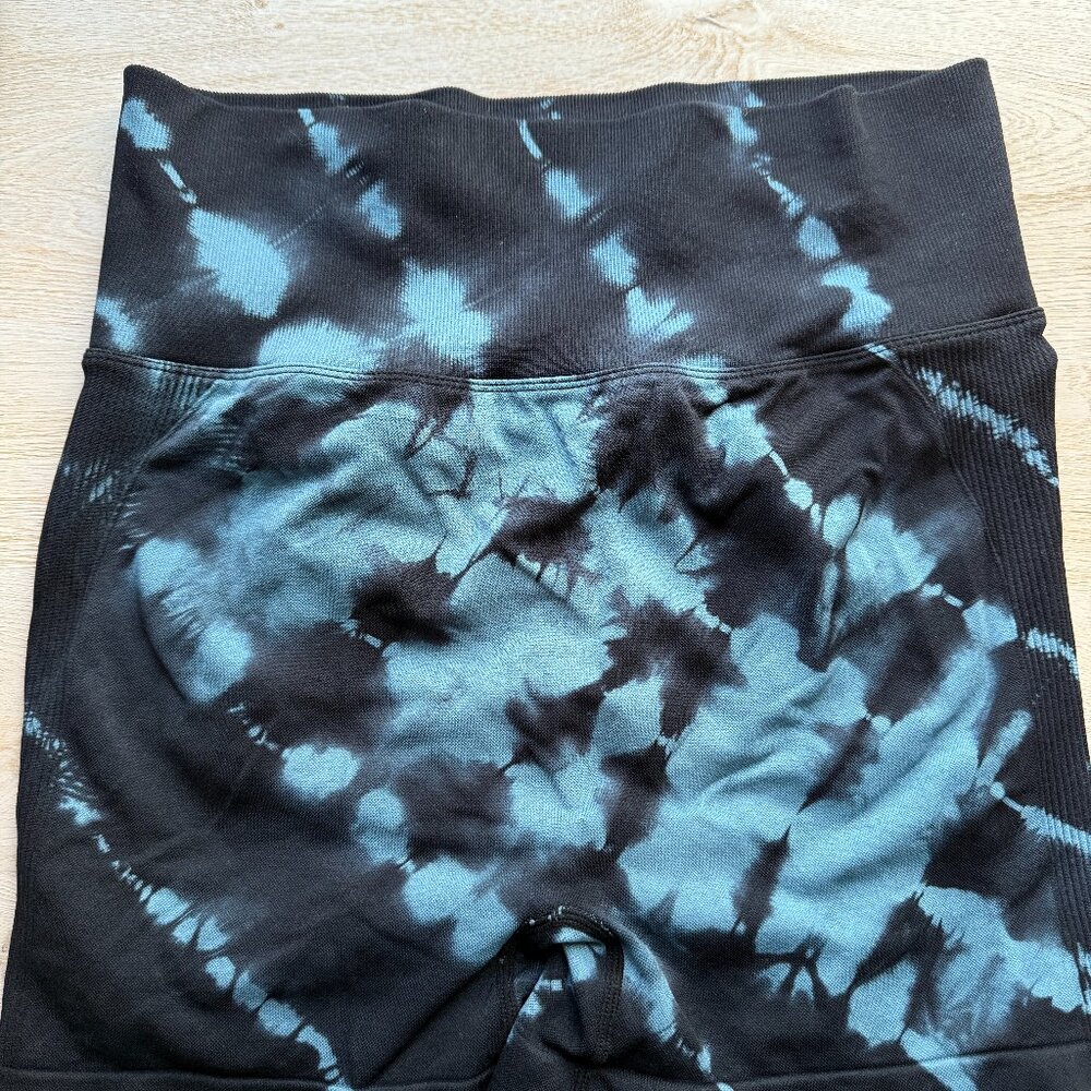 LARGE BLUE/BLACK BUTT SCRUNCH SHORTS